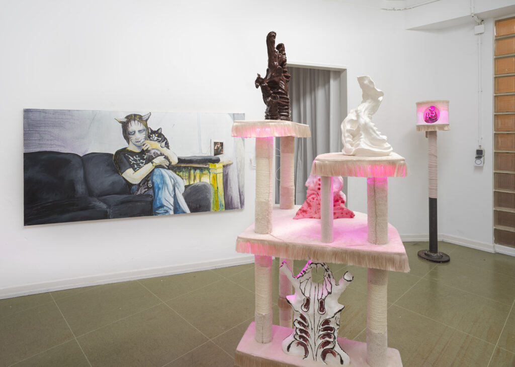 Of Cats and Crones, installation view with works of Philip Hinge and Christian Theiß, MÉLANGE 2023. Photo: Philip Hinge