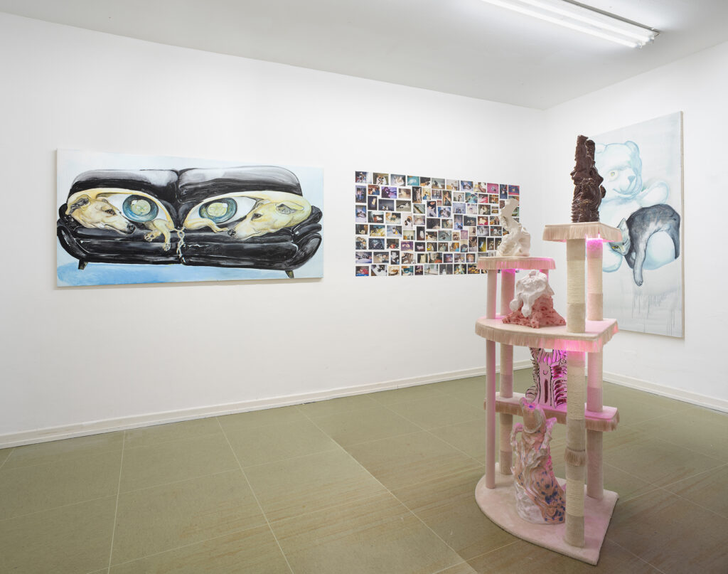 Of Cats and Crones, installation view with works of Philip Hinge and Christian Theiß, MÉLANGE 2023. Photo: Philip Hinge